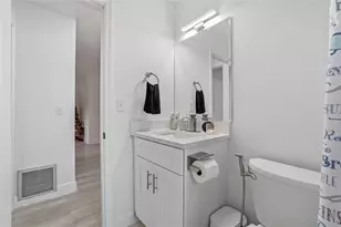 9402 N Newport Ave, Tampa, FL 33612 - Photo 32