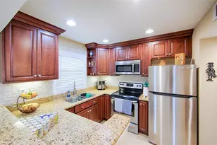 1860 Massachusetts Ave NE, Saint Petersburg, FL 33703 - Photo 8