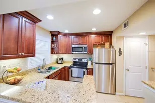 1860 Massachusetts Ave NE, Saint Petersburg, FL 33703 - Photo 10