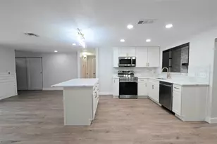 11987 106th Ave, Seminole, FL 33778 - Photo 8