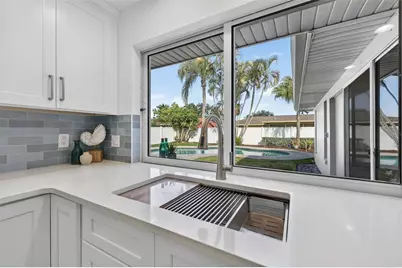 2043 Tanglewood Way NE, Saint Petersburg, FL 33702 - Photo 14