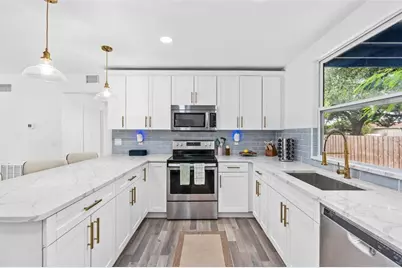 2201 50th Avenue N, Saint Petersburg, FL 33714 - Photo 8