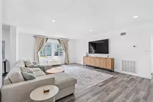 2201 50th Ave N, Saint Petersburg, FL 33714 - Photo 10