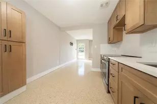 2000 1st St SE, Saint Petersburg, FL 33705 - Photo 8