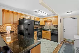 1860 Massachusetts Ave NE, Saint Petersburg, FL 33703 - Photo 6