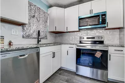 7583 Meadowlawn Drive N, Saint Petersburg, FL 33702 - Photo 12