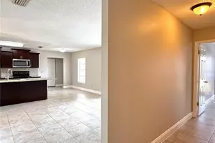 606 Sandy Creek Dr, Brandon, FL 33511 - Photo 8