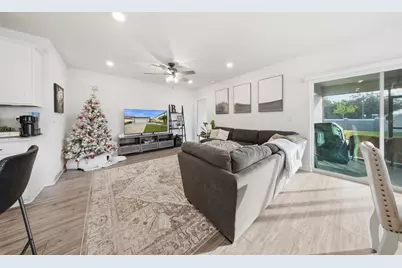 9278 Rally Spring Loop, Wesley Chapel, FL 33545 - Photo 8