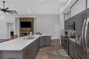 18836 Maisons Dr, Lutz, FL 33558 - Photo 26