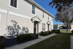 2318 Tanbark Ridge Pl, Plant City, FL 33563 - Photo 4