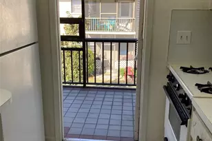 5925 Terrace Park Dr N, Saint Petersburg, FL 33709 - Photo 22