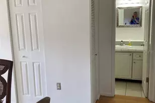 5925 Terrace Park Dr N, Saint Petersburg, FL 33709 - Photo 8