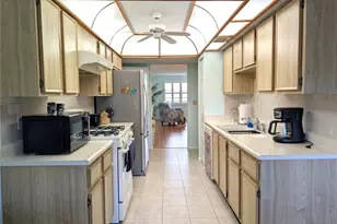 8198 Terrace Garden Dr N, Saint Petersburg, FL 33709 - Photo 16