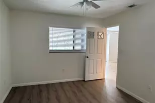 4112 Ashford Green Pl, Tampa, FL 33613 - Photo 12