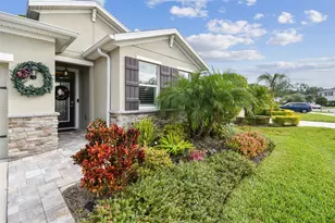 32813 Sand Creek Dr, Wesley Chapel, FL 33543 - Photo 2