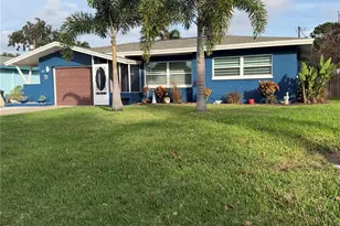 87 Oakwood Dr, Dunedin, FL 34698 - Photo 1