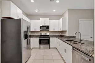 607 Royal Empress Dr, Ruskin, FL 33570 - Photo 6