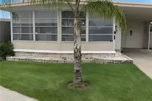 7901 40th Ave N, Saint Petersburg, FL 33709 - Photo 1