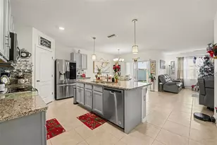 2756 Grandbury Grove Rd, Lakeland, FL 33811 - Photo 4