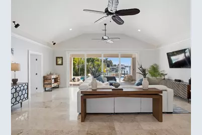 1028 79th Street S, Saint Petersburg, FL 33707 - Photo 22