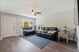 935 47th Ave N, Saint Petersburg, FL 33703 - Photo 4