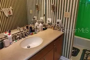 8301 N River Oaks Ct, Tampa, FL 33617 - Photo 20