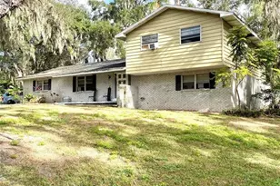 8301 N River Oaks Ct, Tampa, FL 33617 - Photo 2