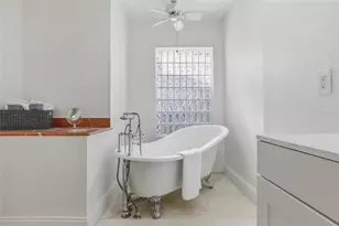 3927 Versailles Dr, Tampa, FL 33634 - Photo 24