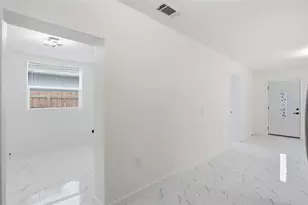 8206 N Hillsborough Ln, Tampa, FL 33604 - Photo 14