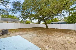 8206 N Hillsborough Ln, Tampa, FL 33604 - Photo 16