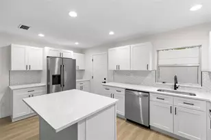 10202 N 25th St, Tampa, FL 33612 - Photo 6