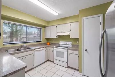 5002 Pennsbury Drive, Tampa, FL 33624 - Photo 10