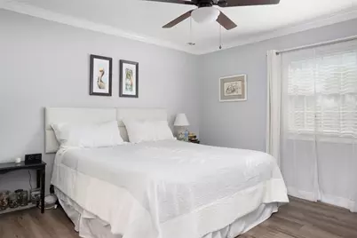 215 Seahorse Drive SE #D, Saint Petersburg, FL 33705 - Photo 12