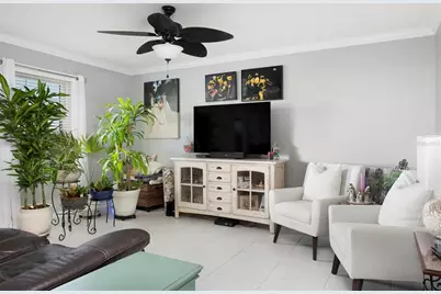 215 Seahorse Drive SE #D, Saint Petersburg, FL 33705 - Photo 4