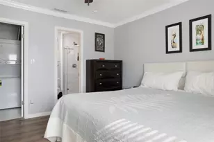 215 Sea Horse Dr SE, Saint Petersburg, FL 33705 - Photo 14