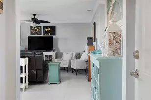 215 Sea Horse Dr SE, Saint Petersburg, FL 33705 - Photo 2