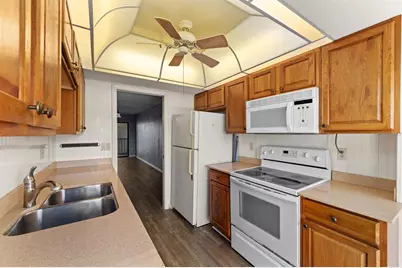 505 30th Avenue W #E304, Bradenton, FL 34205 - Photo 4