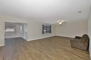 2035 Heathfield Cir, Sun City Center, FL 33573 - Photo 22