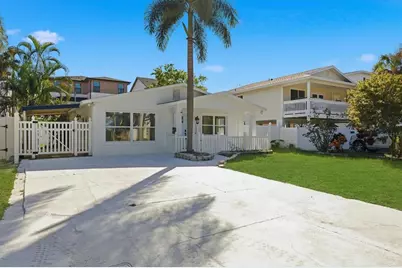 1734 Maryland Avenue NE, Saint Petersburg, FL 33703 - Photo 2