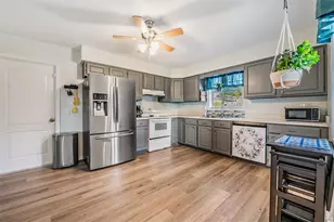 5923 Newberry Ct, Zephyrhills, FL 33542 - Photo 8