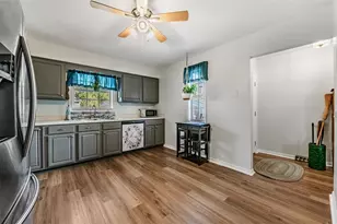 5923 Newberry Ct, Zephyrhills, FL 33542 - Photo 10