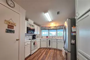 5350 Amanda St, Zephyrhills, FL 33542 - Photo 14