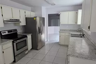 24914 Silversmith Dr, Lutz, FL 33559 - Photo 2