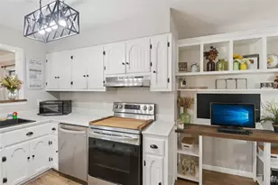 34037 Woodland Cir, Dade City, FL 33523 - Photo 6