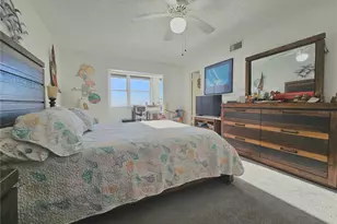 4525 Cove Cir, Saint Petersburg, FL 33708 - Photo 18