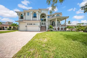 124 Leeward Island, Clearwater Beach, FL 33767 - Photo 2