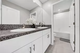 31440 Barrel Wave Way, Wesley Chapel, FL 33545 - Photo 32