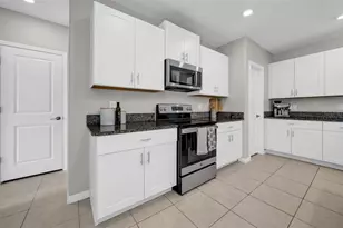 31440 Barrel Wave Way, Wesley Chapel, FL 33545 - Photo 10