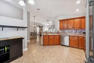 7119 35th Ln E, Sarasota, FL 34243 - Photo 4