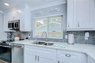 130 63rd St S, Saint Petersburg, FL 33707 - Photo 20